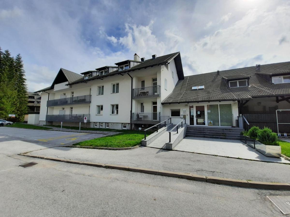 Apartments Trio كْرانْيِسكا غورا المظهر الخارجي الصورة